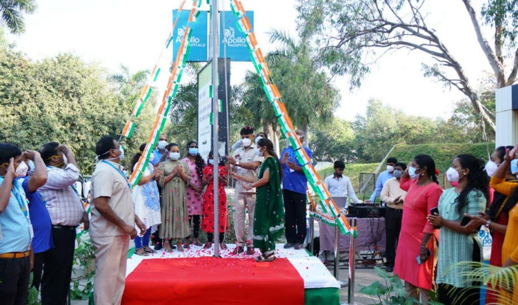 Frontline health workers, who stood firmly against all odds in the service of humanity, hoist the national flag at Apollo Hospitals!