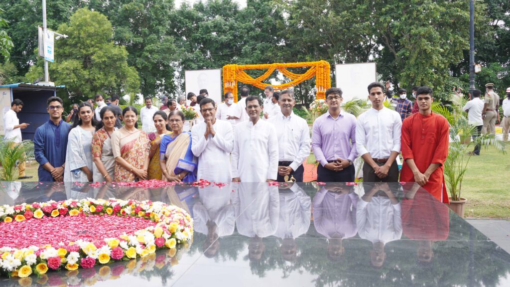 Former Union Minister S. Jaipal Reddy’s 2nd Death Anniversary held Revanth Reddy, Congress President among many paid rich floral tributes