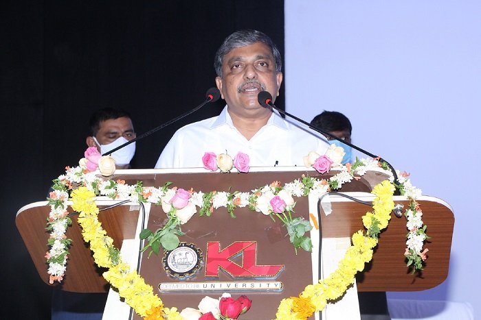 Mr. Sajjala Ramakrishna Reddy, Advisor to AP Govt, addressing the tech talent during the inaugural ceremony of State Skill Competition 2021 hosted by KL University in association with APSSDC