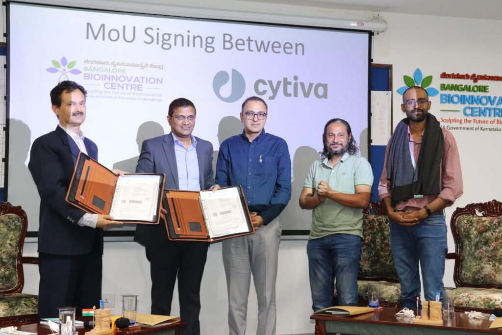 L-R Dr Jitendra, Managing Director, Bangalore Bioinnovation Centre Mr. Vaggu Raghavendra Goud, General Manager of Cytiva South Asia at MoU Signing