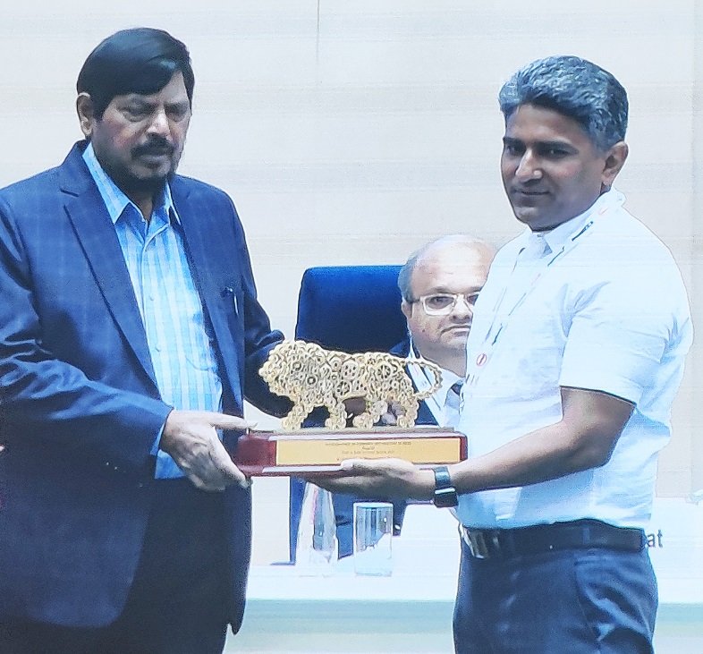 Mr. Raj Kumar, CEO,DWMPL receiving the award by Shri Ramdas Bandu Athawale, Honorable Minister of State for Social Justice and Empowerment, and Mr. Indrajit Ghosh, Global Chairman, MSME