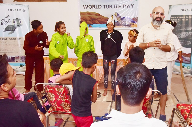 Volunteers educating the public about preserving the critically endangered Red-crowned roofed turtle (Batagurkachuga) and the Three-striped roofed turtle (Batagurdhongoka), as part of the initiative undertaken by leading menswear brand, Turtle Ltd., in collaboration with the Turtle Survival Alliance, in the lower Chambal river area to commemorate World Turtle Day, today.