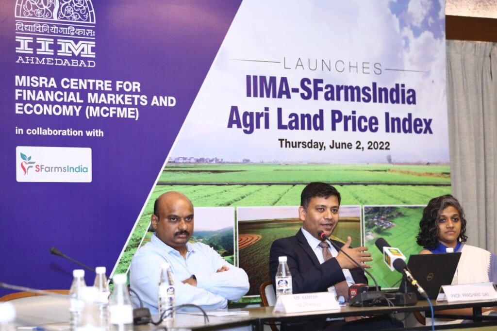 Dr Prashant Das, Associate Professor, IIMA and Mr. Kamesh Mupparaju, the CEO of SFarmsIndia at the press briefing the launch of IIMA-SFarmsIndia Agri Land Price Index (ISALPI)