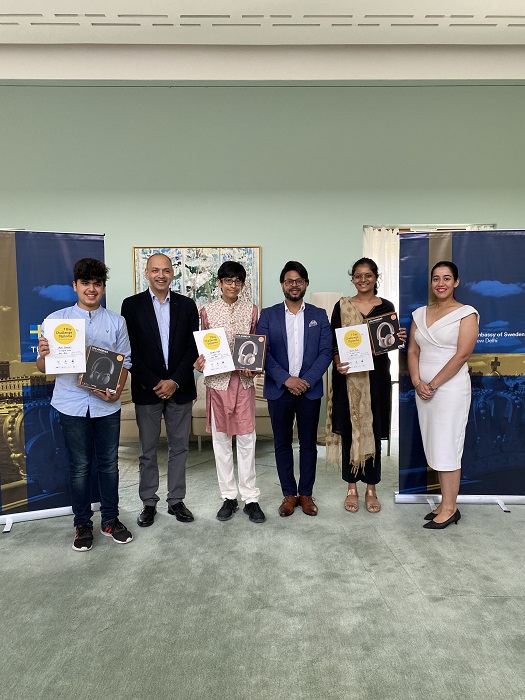 From Left to Right- Mr. Arav Bhandari, Winner student of sustainability challenge; Mr. Gautam Bhattacharya, Minister Counsellor & Deputy Head of Mission; Mr. Shivansh Gupta, Winner student of sustainability challenge; Vijay Kannan, India Brand Head, Urbanista; Tanishi Dutt, Winner student of sustainability challenge and Ms. Jasgeet Kannan, The Marketing Head of Urbanista