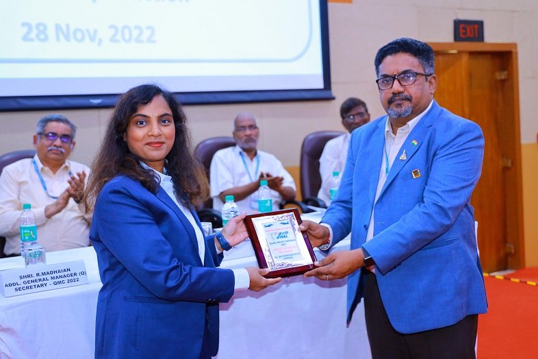 Saritha Rathibandla, MD, SKM Technologies Pvt Ltd seen receiving the recognitioin from S. Manicka Vasagam, General Manager Aircraft Division HAL.--4