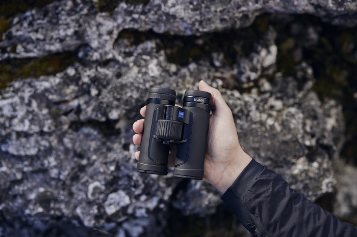 ZEISS SFL Binoculars for Travel Enthusiasts - 2