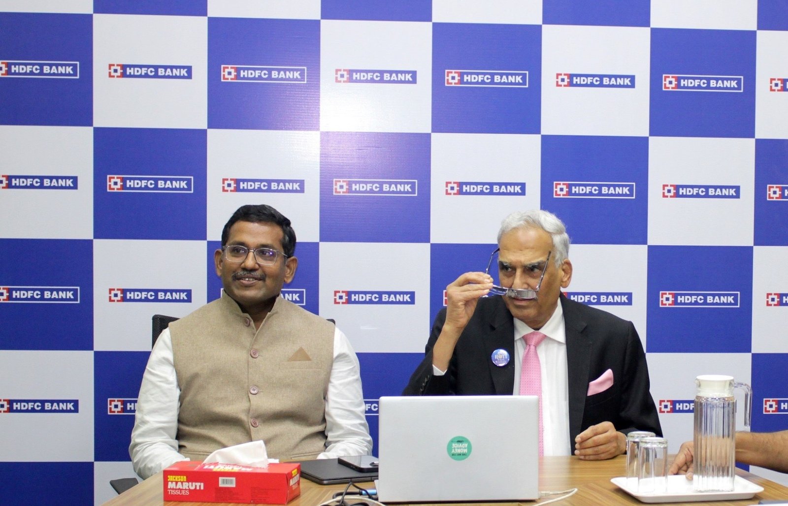 Mr. D. Sivanandhan addressing the employees of HDFC Bank along with Mr. Sundaresan M